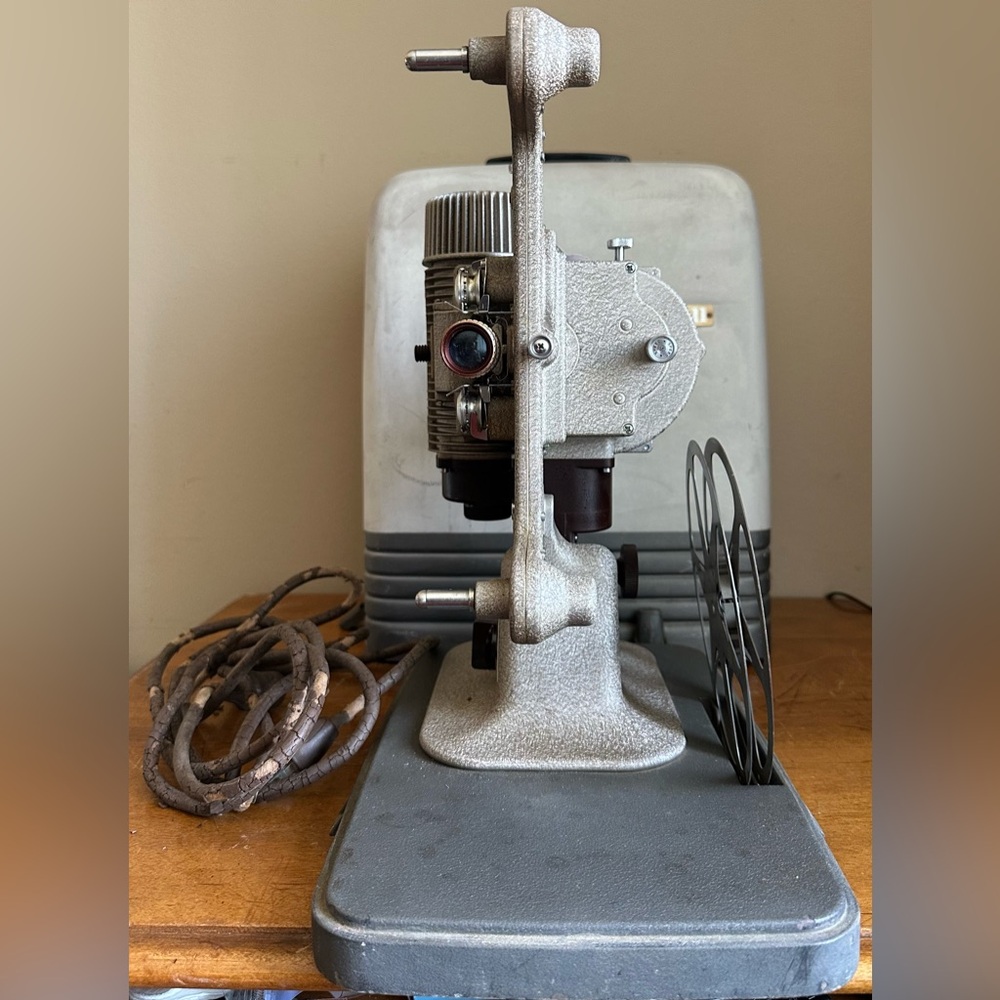 Vintage Bell & Howell 8mm Film Design 122LR Projector w/ Case FOR REPAIR/PARTS